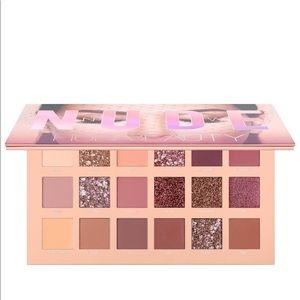 😍😍 Huda Beauty The New Nude Eyeshadow Palette